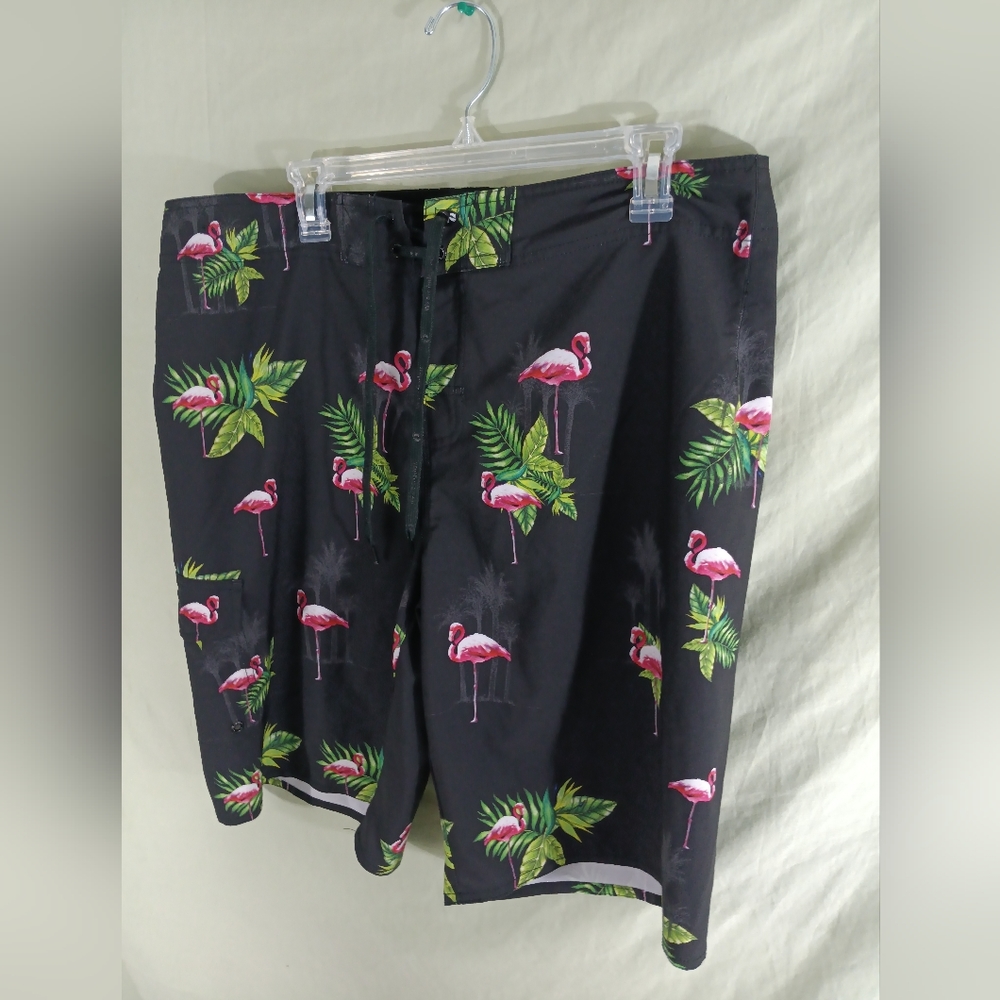 Hang Ten Size 36 Flamingos Pattern Board Shorts